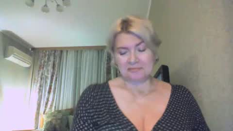 Snapshot of laramrs chatting on 10-15-25, 04:18 laramrs online show from 10-15-25, 04:18