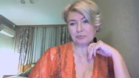 Snapshot of laramrs chatting on 10-20-25, 05:02 laramrs online show from 10-20-25, 05:02