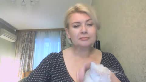 Snapshot of laramrs chatting on 10-25-25, 01:51 laramrs online show from 10-25-25, 01:51