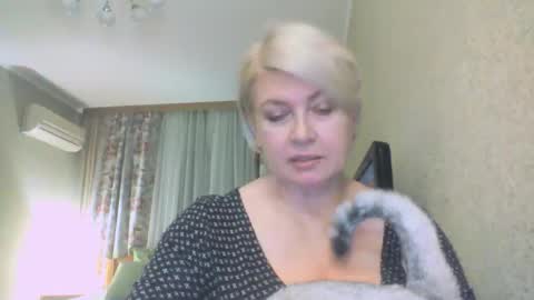 Snapshot of laramrs chatting on 10-28-25, 04:31 laramrs online show from 10-28-25, 04:31