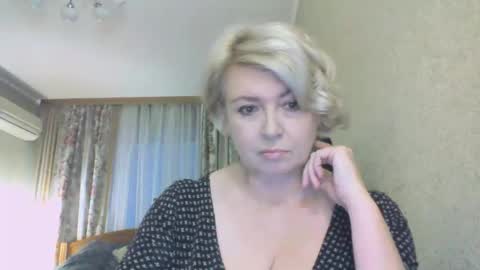 Snapshot of laramrs chatting on 11-15-25, 02:02 laramrs online show from 11-15-25, 02:02