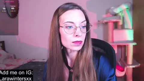 larawinters online show from 10-06-25, 07:44