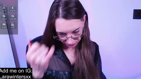 larawinters online show from 12-22-25, 08:06