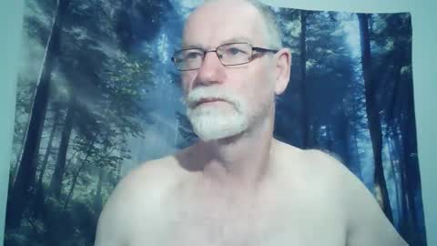 Larbie online show from 12-31-24, 07:40