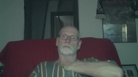 Snapshot of larbie chatting on 10-15-25, 09:42 Larbie online show from 10-15-25, 09:42