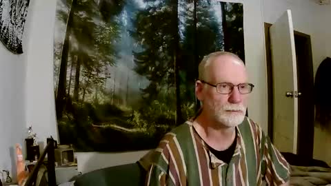 Snapshot of larbie chatting on 10-22-25, 10:37 Larbie online show from 10-22-25, 10:37