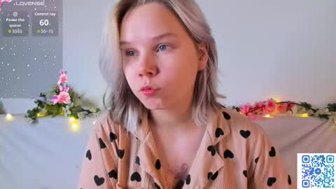 Snapshot of large_ocean chatting on 11-07-25, 01:38 Rose online show from 11-07-25, 01:38