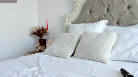 Larissa online show from 10-19-25, 01:12