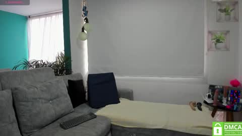 Snapshot of larossasexy chatting on 10-17-25, 09:50 Rosa online show from 10-17-25, 09:50