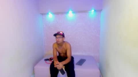 LARRY online show from 01-09-26, 12:30