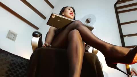 Snapshot of laryssa_swayer chatting on 09-15-25, 01:33 Laryssa online show from 09-15-25, 01:33