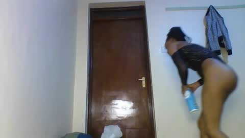 Snapshot of last_barbie chatting on 10-27-25, 12:20 Last barbie online show from 10-27-25, 12:20