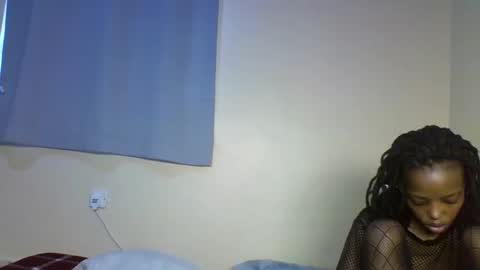 Snapshot of last_barbie chatting on 12-16-25, 12:32 Last barbie online show from 12-16-25, 12:32