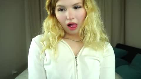 Snapshot of latanyabarthel chatting on 10-18-25, 06:30 Jay online show from 10-18-25, 06:30