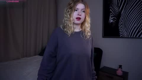 Snapshot of latanyabarthel chatting on 11-09-25, 05:33 Jay online show from 11-09-25, 05:33