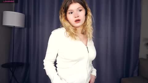 Snapshot of latanyabarthel chatting on 11-19-25, 05:46 Jay online show from 11-19-25, 05:46