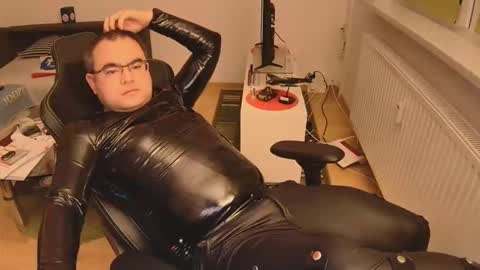 latexboy893 online show from 12-01-25, 12:26
