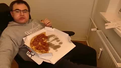 latexboy893 online show from 02-13-26, 10:28