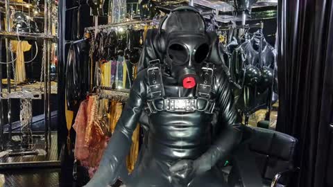 latexlover202 online show from 12-21-24, 11:34