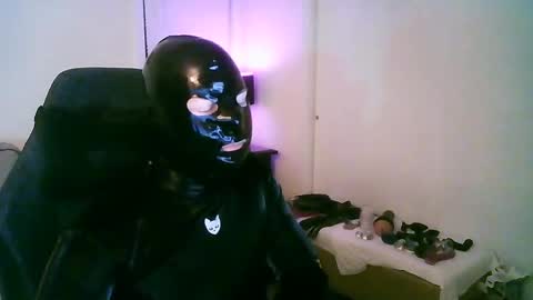 Snapshot of latexminheadroom chatting on 10-15-25, 02:22 latexminheadroom online show from 10-15-25, 02:22