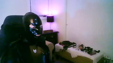 Snapshot of latexminheadroom chatting on 10-17-25, 02:04 latexminheadroom online show from 10-17-25, 02:04