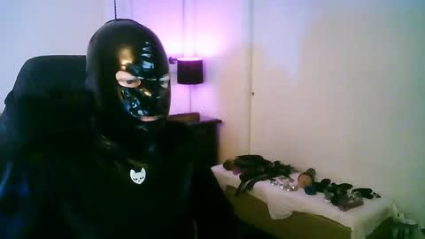 Snapshot of latexminheadroom chatting on 10-22-25, 02:12 latexminheadroom online show from 10-22-25, 02:12