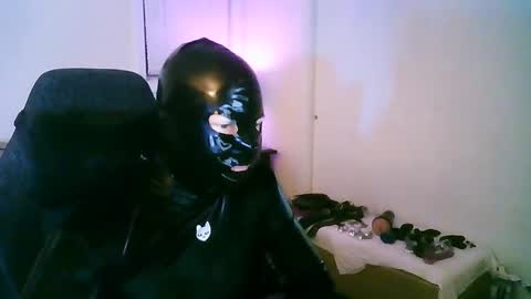 Snapshot of latexminheadroom chatting on 10-24-25, 02:19 latexminheadroom online show from 10-24-25, 02:19