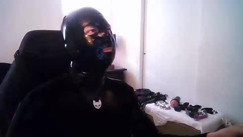 Snapshot of latexminheadroom chatting on 10-24-25, 07:10 latexminheadroom online show from 10-24-25, 07:10