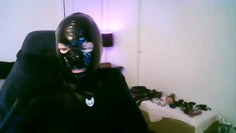 Snapshot of latexminheadroom chatting on 10-26-25, 01:44 latexminheadroom online show from 10-26-25, 01:44