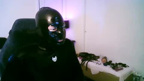 Snapshot of latexminheadroom chatting on 10-28-25, 01:53 latexminheadroom online show from 10-28-25, 01:53