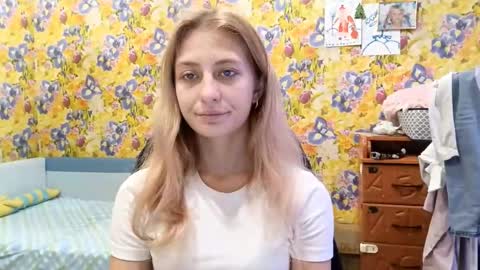 Amelia online show from 10-24-25, 06:43