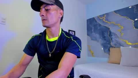 crissex  online show from 10-23-25, 12:04