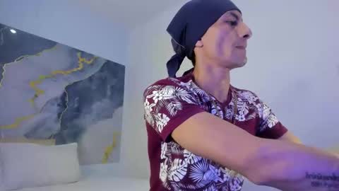 crissex  online show from 10-27-25, 12:20