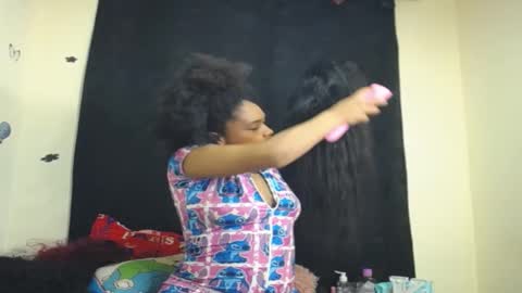 Snapshot of latin_rihanna_j chatting on 02-23-25, 01:24 karen online show from 02-23-25, 01:24