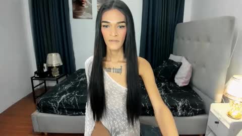 Snapshot of latina_goddes4uxxx chatting on 11-15-25, 08:55 ask me online show from 11-15-25, 08:55