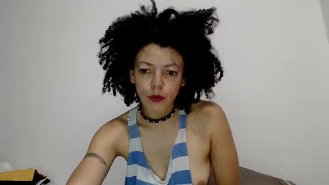Snapshot of latinadreamy chatting on 02-05-25, 12:10 Latinacoka online show from 02-05-25, 12:10