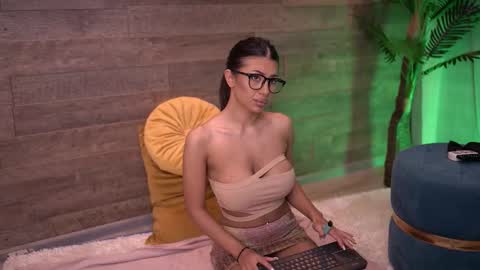 Latina online show from 09-25-25, 04:54