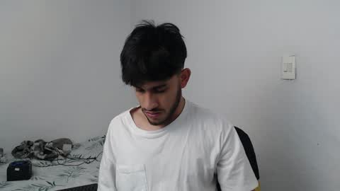 Snapshot of latinbunny7779 chatting on 12-29-24, 04:59 camilo online show from 12-29-24, 04:59