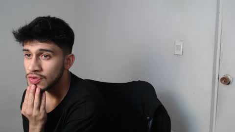 Snapshot of latinbunny7779 chatting on 02-18-25, 06:26 camilo online show from 02-18-25, 06:26