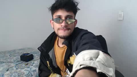 Snapshot of latinbunny7779 chatting on 02-25-25, 06:58 camilo online show from 02-25-25, 06:58