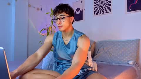 Snapshot of latinguyxl chatting on 09-11-25, 09:59 Logan online show from 09-11-25, 09:59