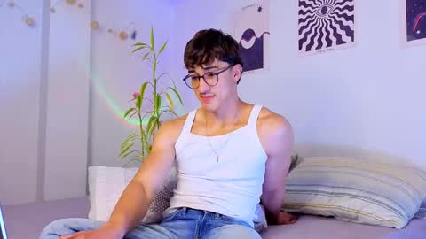 Snapshot of latinguyxl chatting on 09-14-25, 11:37 Logan online show from 09-14-25, 11:37