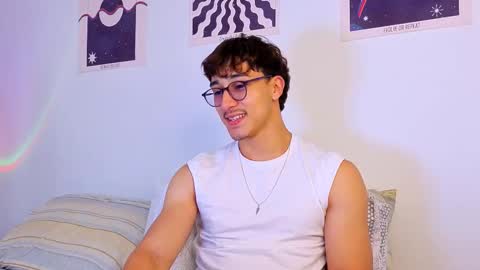 Snapshot of latinguyxl chatting on 09-24-25, 08:23 Logan online show from 09-24-25, 08:23