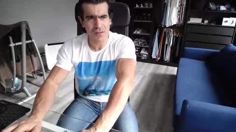 Snapshot of latino23bom chatting on 11-11-25, 03:12 sam online show from 11-11-25, 03:12