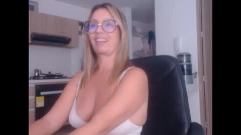 Snapshot of latinpaprika chatting on 02-09-25, 01:33 latinpaprika online show from 02-09-25, 01:33