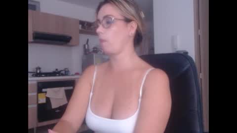 Snapshot of latinpaprika chatting on 02-17-25, 12:43 latinpaprika online show from 02-17-25, 12:43