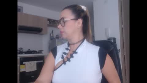 Snapshot of latinpaprika chatting on 02-19-25, 10:56 latinpaprika online show from 02-19-25, 10:56