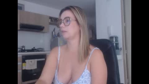 Snapshot of latinpaprika chatting on 02-25-25, 11:41 latinpaprika online show from 02-25-25, 11:41
