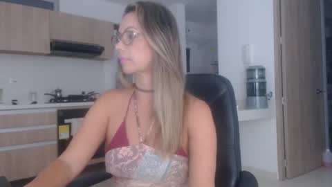 Snapshot of latinpaprika chatting on 11-22-25, 09:58 latinpaprika online show from 11-22-25, 09:58