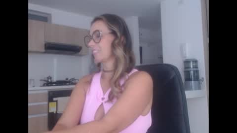 Snapshot of latinpaprika chatting on 11-23-25, 12:38 latinpaprika online show from 11-23-25, 12:38